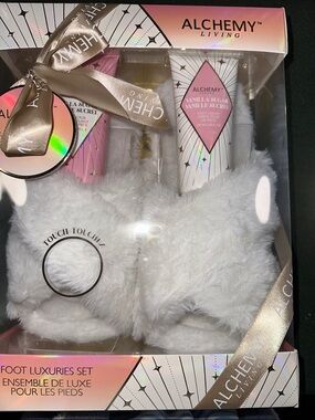 Alchemy Living Vanilla Sugar Foot Luxury Gift Set with White Plush Slippers